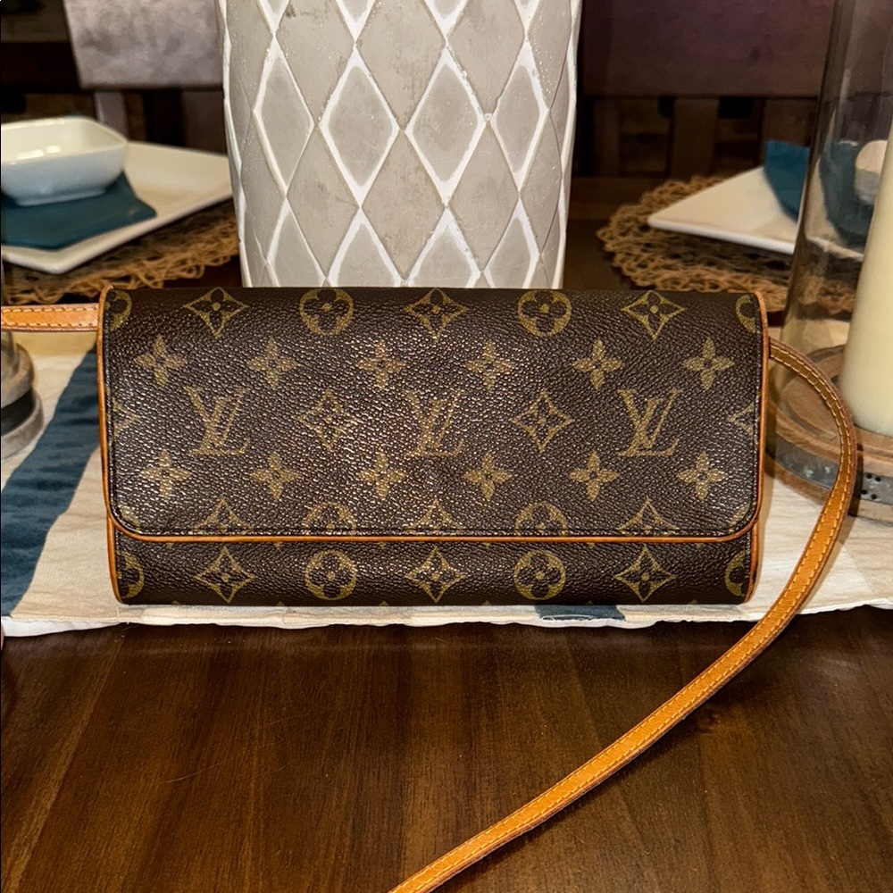 Authentic Louis Vuitton Twin Pochette GM